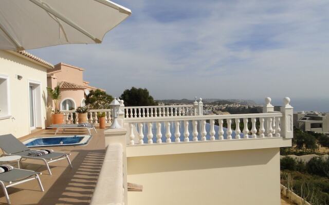 Villa Lirios