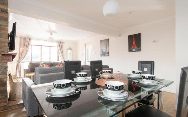 BookedUK - Bungalow House in Roydon