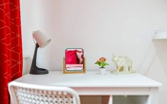 2 Bedroom Charming Magnificent Flat