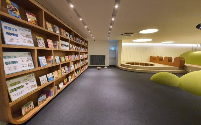 Phoenix Island Ocean Star Resort