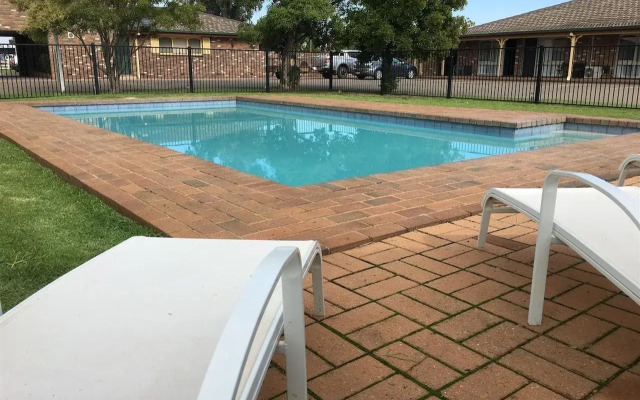 Quality Inn Carriage House