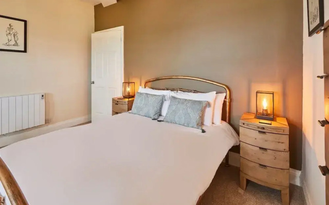 Host Stay The Garret Suite