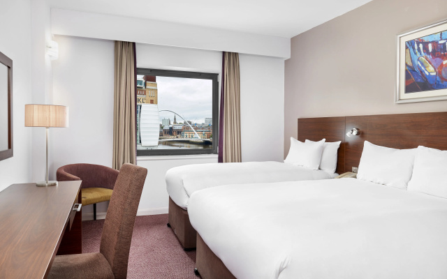Leonardo Hotel Newcastle Quayside - Image 4