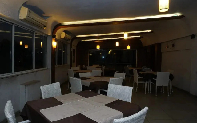 Skylark Business Hotel by OYO