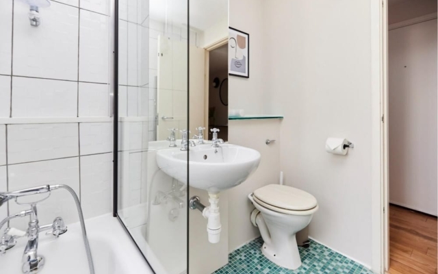 The Camberwell Classic - Modern 1Bdr Flat