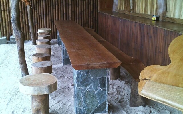 Jjs Backpackers Village