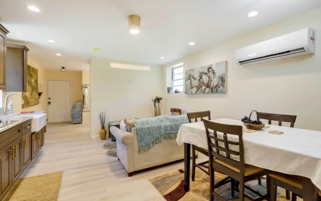 Fayetteville Guest House: Walk to Nature Preserve!