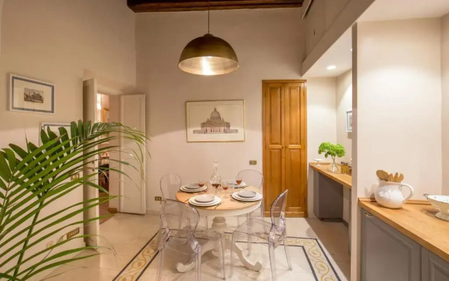 Trevi Ab Aeterno - Amazing View of the Trevi Fountain