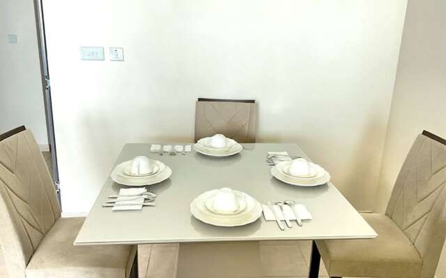 Marina Marvel Room Elite Residences