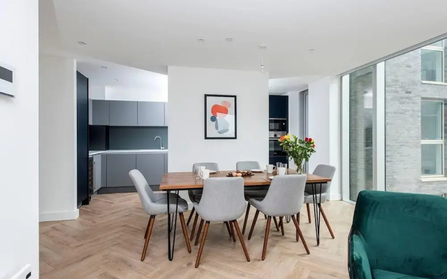Lovely, Modern 3BR Apartment in City Centre.