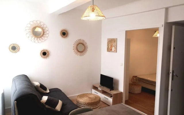 Studio Aubagne Centre Ancien Avec Stationnement Inclus