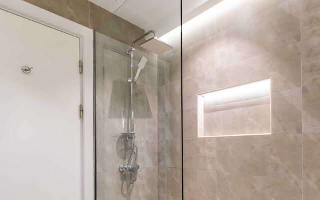 Lux The Marina Sea View Suite 2