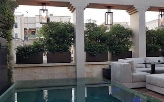 Mine & Yours Members Club