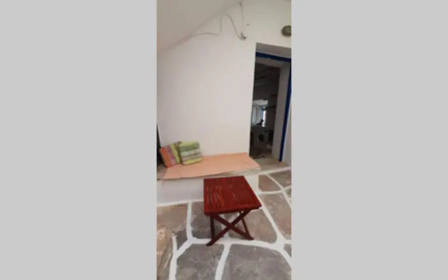 Antigonis traditional house in lefkes village