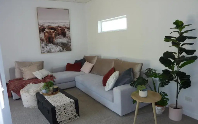 The Pool House, Romantic Country, King Bed