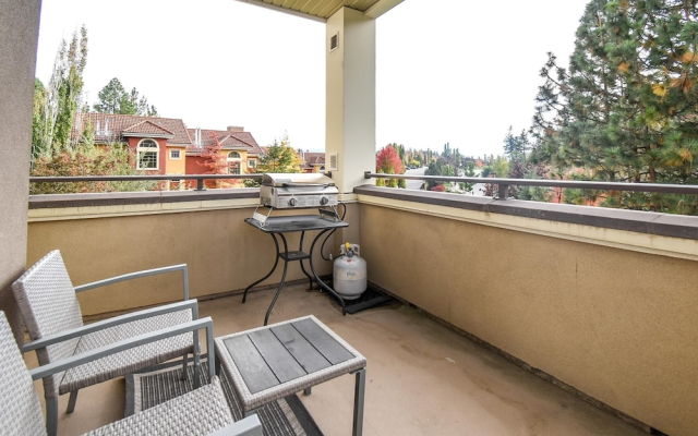 2201 Country Club Drive - 2 Bedroom