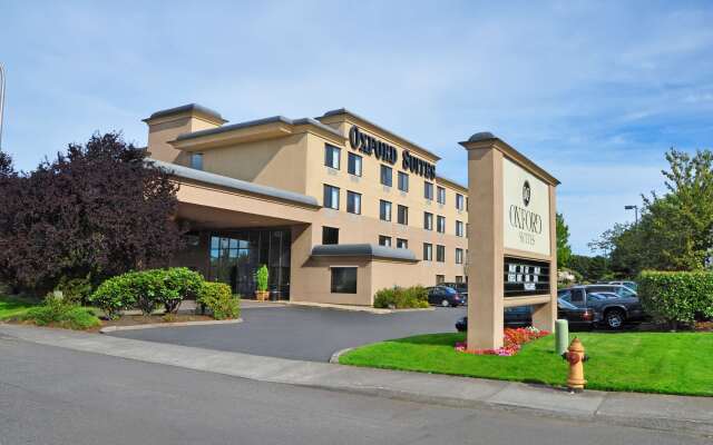 Oxford Suites Portland - Jantzen Beach