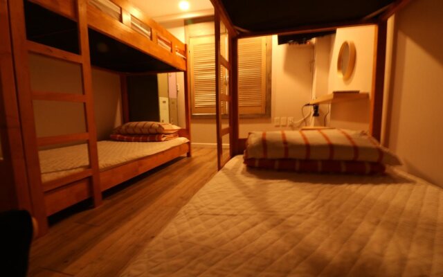 Q Motel