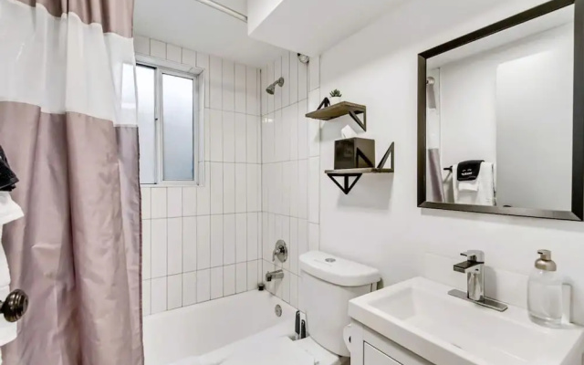 Charming 2BR w King Queen Close to SLC