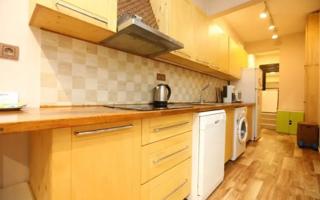 House Near Trendy Attractions and Close to Taksim