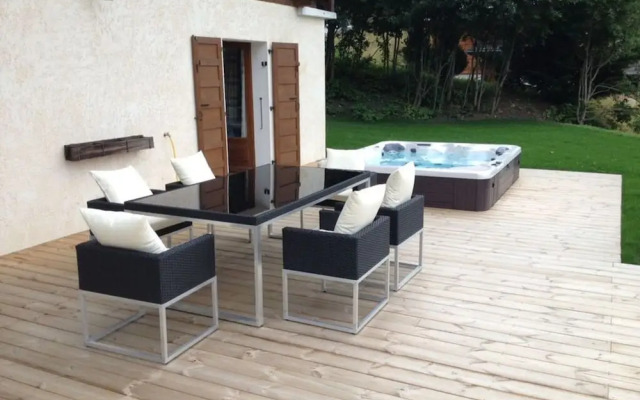 Comfortable Chalet Near Ski-lift