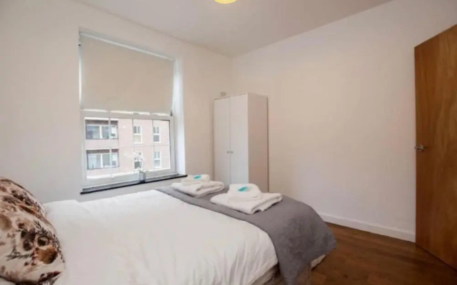Modern London Apartment With 4 Bedrooms