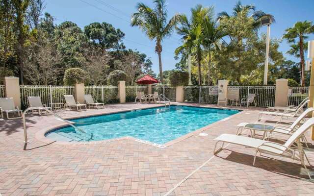 Comfort Inn & Suites Jupiter I-95