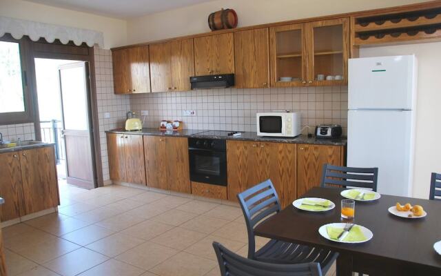 Villa Only 50m To The Sea, Sleeps 12, Polis