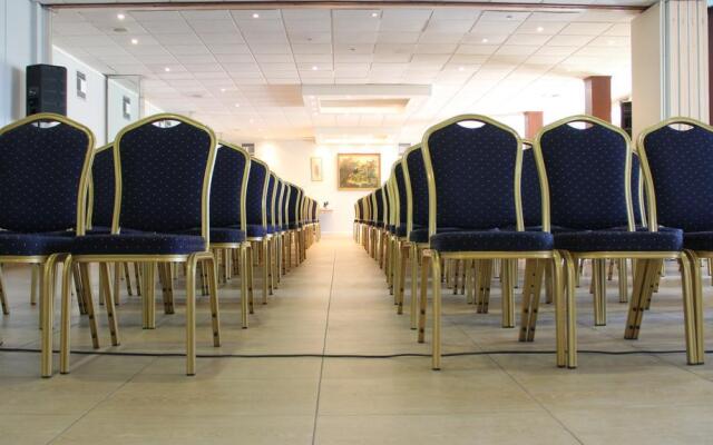 Prime Isthmus Hotel