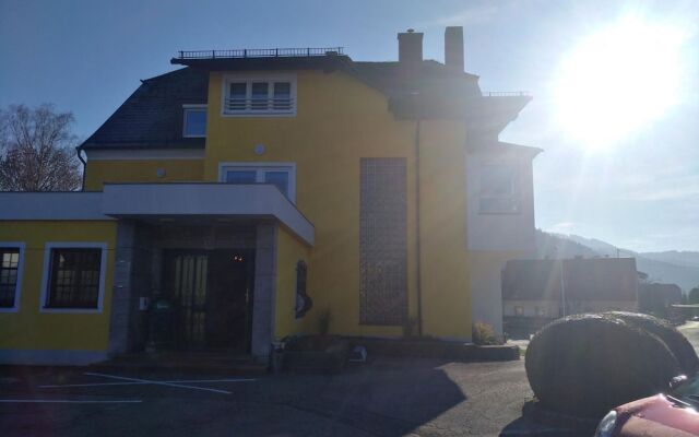 KM Hotel