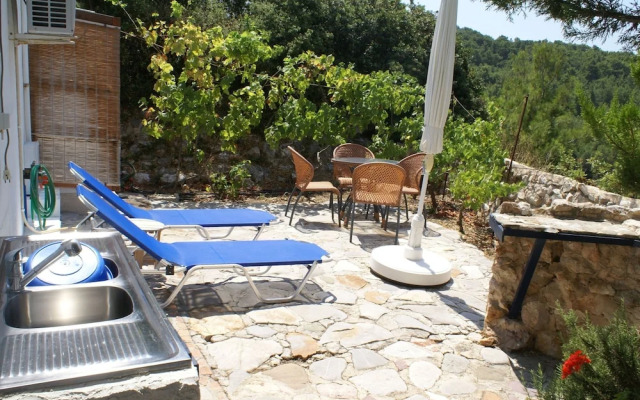 Holiday Home With Garden in Kritinia