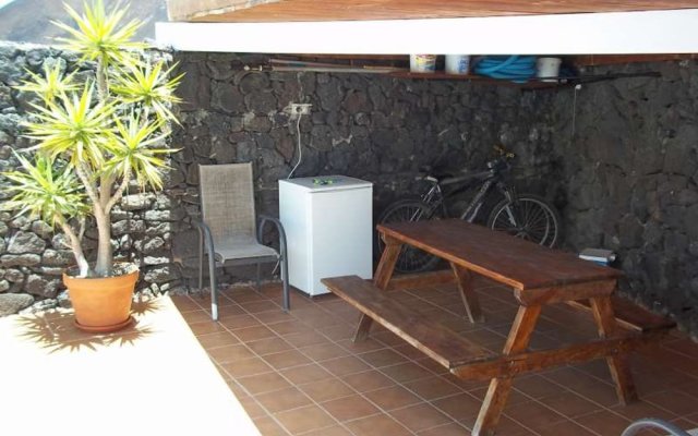 House With 2 Bedrooms in Tahiche, With Wonderful Mountain View, Privat