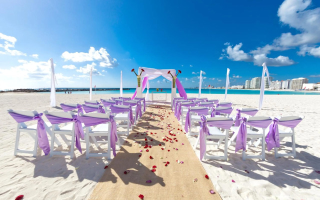 Krystal Grand Cancun