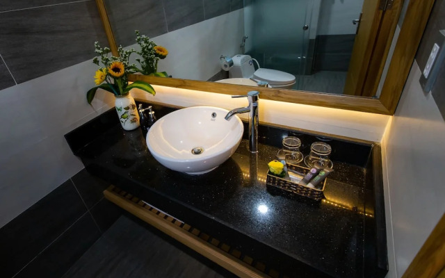 Da Nang Sunrise Sea Hotel & Apartment