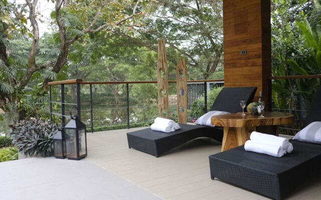 Moin Lakeside Pool Villa ChiangMai