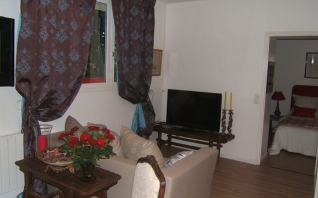 House With one Bedroom in Belloy-en-france, With Enclosed Garden and W