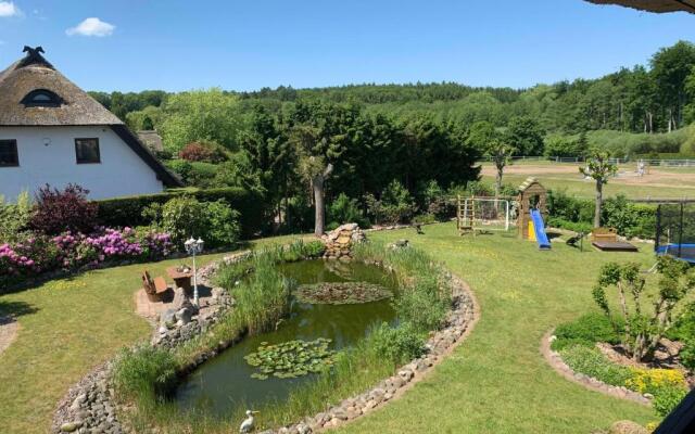 Land FeWo am Teich- Reet gedeckt - Ostseenah - bei Binz