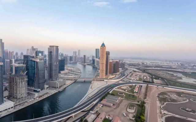 Lux 2B Apt Dubai Canal Water View