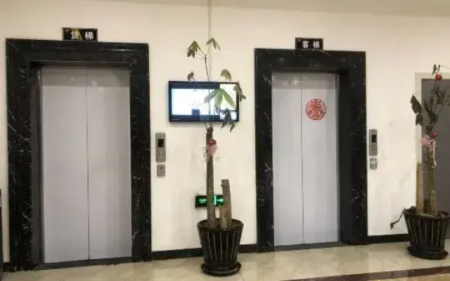 Songyi Hotel Songjiang University Town Rongfeng Life Square Branch