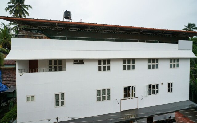 OYO 5077 Queens Hotel