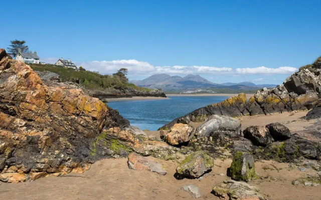 Bryn Y Mor, Borth Y Gest