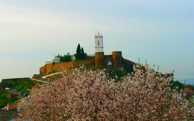 Lovely Bed House With one Room in Monsaraz Castle