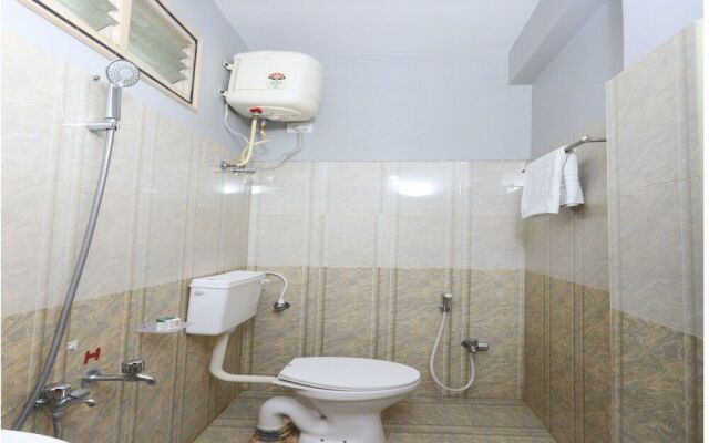 OYO 8828 Holidays Dollars Grand