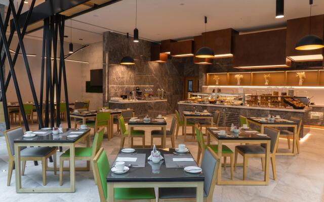 Al Khoory Courtyard Hotel