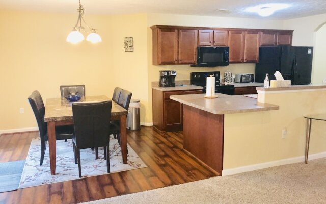 Spacious 3 BR Ranch House W Patio Yard in a Quiet Suburb