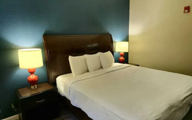 Budget Inn, Hwy 41