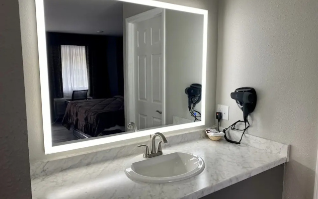 Ozark Inn & Suites