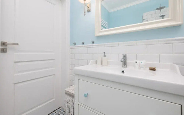Four Seasons Apartment by Renters