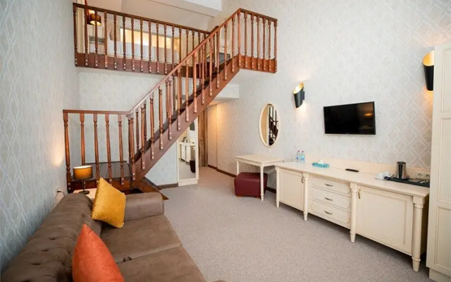 River Inn Hotel