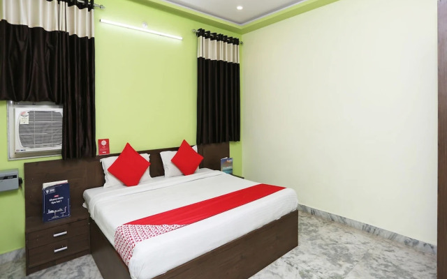 OYO 27686 Hotel Chandra Garden